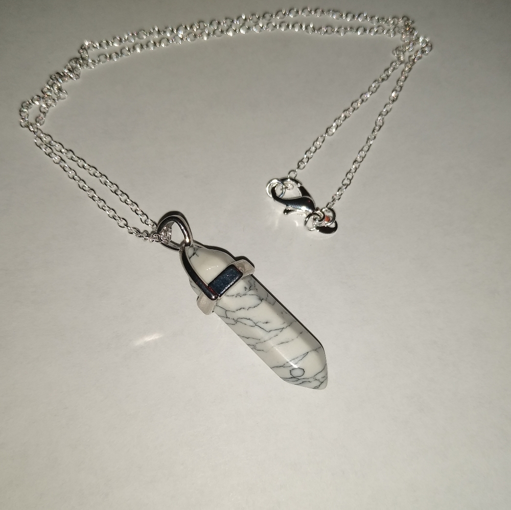Crystal Necklace White and Dark Grey/Black Marble